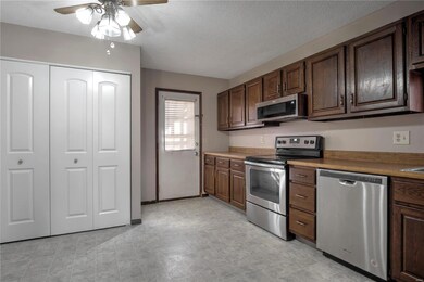 Great kitchen space with abundant work surfaces an