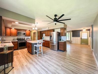 429 Jay St, Topeka, IN 46571 - photo 5