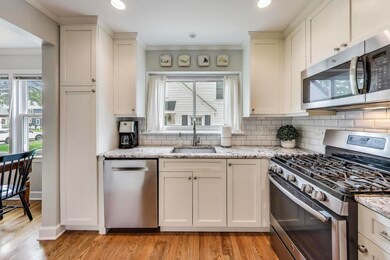 240 Parkview Rd, Glenview, IL 60025 - photo 7