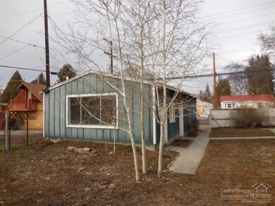 105 SW 12th St, Redmond, OR 97756 - photo 4