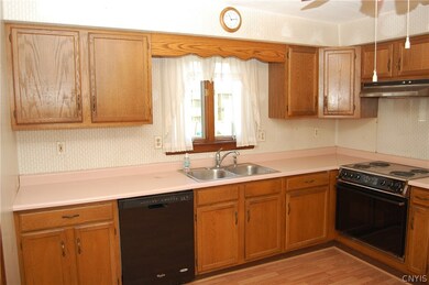 Bright, eat in kitchen
