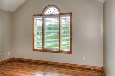 mls 17512 Collier Cir 05