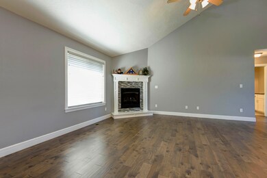 1670 E Pea Ridge Dr, East Republic Township, MO 65738 - photo 7