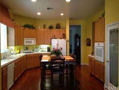 Eat-In Kitchen