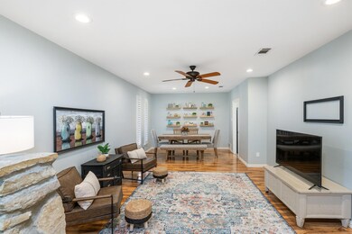 712 Thousand Oaks Dr, Hurst, TX 76054 - photo 4