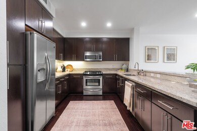 10878 Bloomfield St unit 210, Toluca Lake, CA 91602 - photo 2