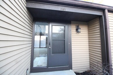 Covered Front Porch. Ranch Condo!