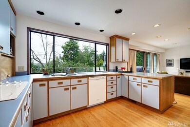 6730 W Mercer Way, Mercer Island, WA 98040 - photo 6