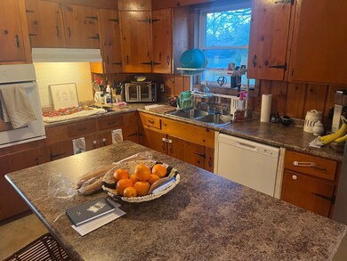 210 W 11th St, Donalsonville, GA 39845 - photo 2