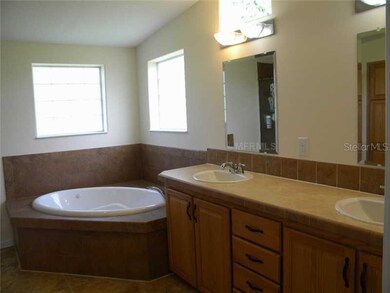 Master Bath/Spa - Jetted tub and dual vanity with 