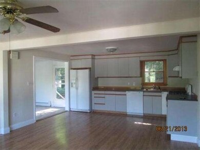 226 Mammoth Rd, Pelham, NH 03076 - photo 4