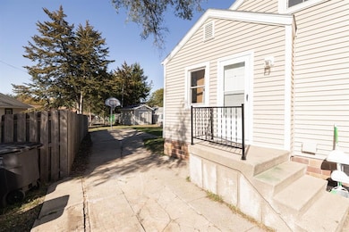 1524 56th St, Des Moines, IA 50311 - photo 6