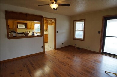 907 W 8th St N, Newton, IA 50208 - photo 2