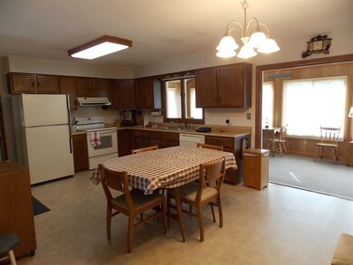 431 Cross Ave, Saint Johnsbury, VT 05819 - photo 3