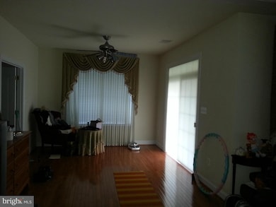 4906 Finchem Ct, Fairfax, VA 22030 - photo 5