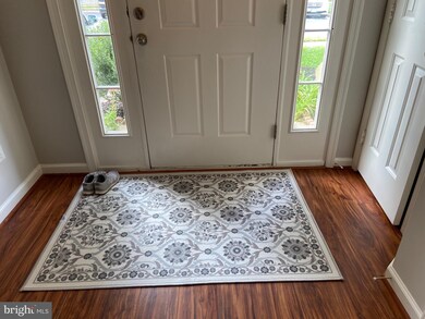 2537 Banshire Dr, Herndon, VA 20171 - photo 2