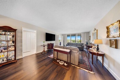 3960 Oaks Clubhouse Dr unit 510, Pompano Beach, FL 33069 - photo 5