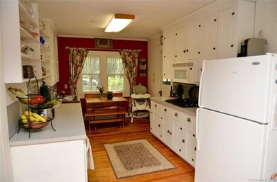 1318 E Broad St, Statesville, NC 28677 - photo 4