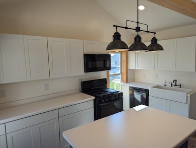 111 4th Ave SW, Cresco, IA 52136 - photo 3