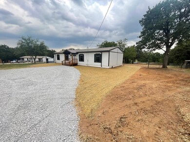 1404 Arvel Cir, Azle, TX 76020 - photo 2