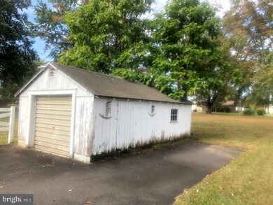 355 W Vine St, Hatfield, PA 19440 - photo 3