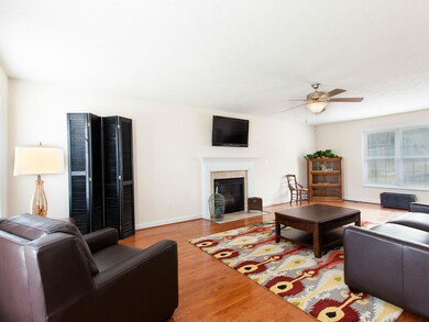 MLS 20151026 258 Briarwood Pl 006