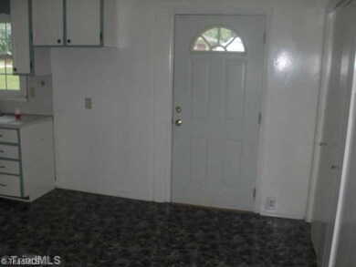 709 Willow St, Reidsville, NC 27320 - photo 5