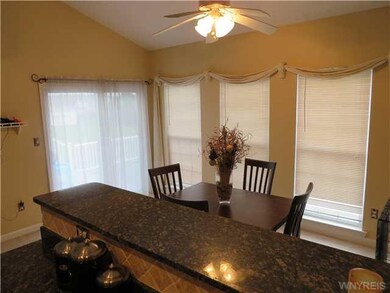 Morning room. Fantastic morning room with granite 