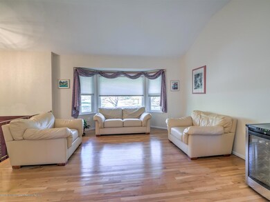 006_LIVING ROOM