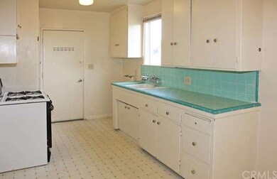 Spacious Light and Bright Kitchen