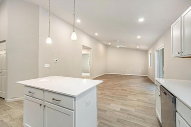 6-AET020-i2190-Kitchen3