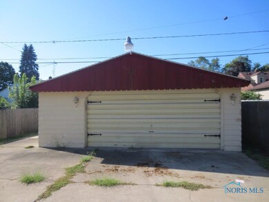 Detached Garage