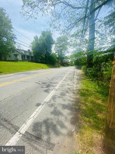 877 E Schuylkill Rd, Pottstown, PA 19465 - photo 2