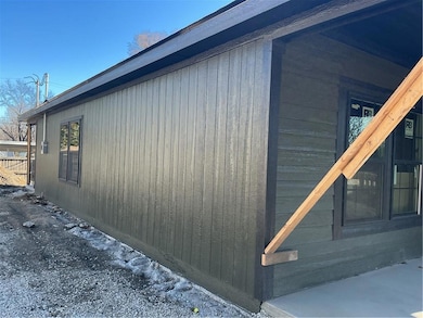 707 N Sycamore St, Ottawa, KS 66067 - photo 3