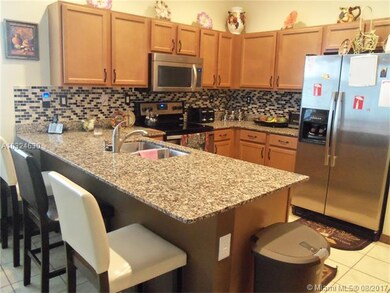 OPEN KITCHEN