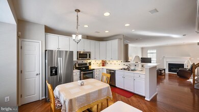 13108 Shamrock Glen Dr, Germantown, MD 20874 - photo 2