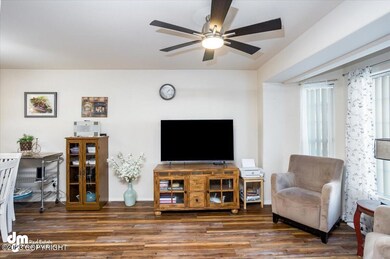 06-Living Room_IMG_5858-Edit