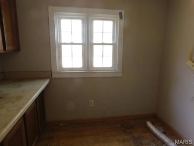 625 State Route 37, Kell, IL 62853 - photo 2