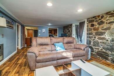 921 Middle St unit 2, Portsmouth, NH 03801 - photo 6