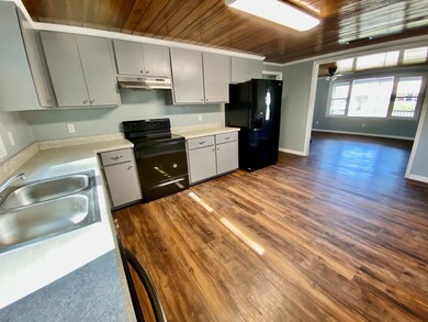 304 James St, Adel, GA 31620 - photo 6