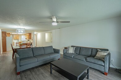 992 Glengrove Ave, Central Point, OR 97502 - photo 3