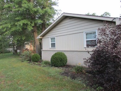 8001 N Tanglewood Ln, Muncie, IN 47304 - photo 4