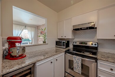 2612 Ridgewood St, Houston, TX 77006 - photo 6