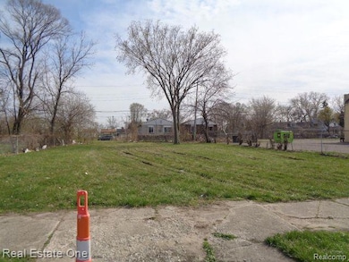 5566 Talbot St, HamtraMcK, MI 48212 - photo 2