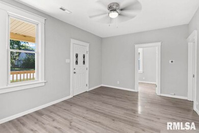 926 Broadway St, Lincoln, IL 62656 - photo 3