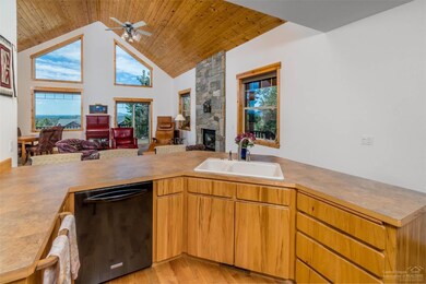 3650 SW Hillcrest Ct, Redmond, OR 97756 - photo 6