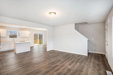 2-CBR018-i1880-Great Room2