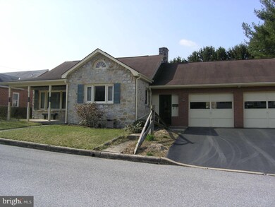 324 Commerce St, Waynesboro, PA 17268 - photo 3