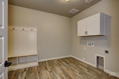 8381 E Sunray Dr, Nampa, ID 83687 - photo 3