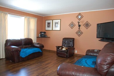 61 Birch St, Carpentersville, IL 60110 - photo 2